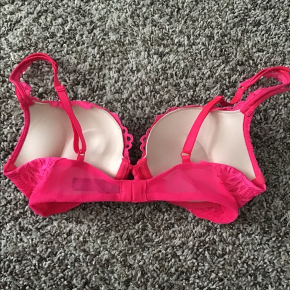 Victoria Secret Bombshell Bra - Picture 2 of 3